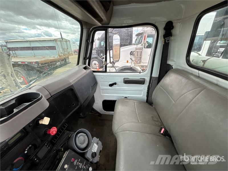 International AP45 45 ft on International 4700 4x2 Bucket Truck Billyftar