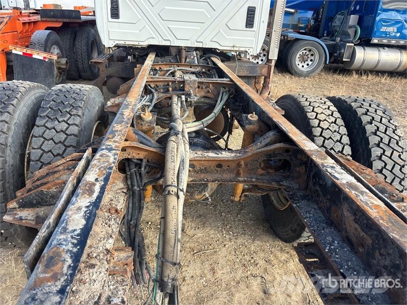 International DuraStar 4400 4x2 Cab and Chassis (Inoperable) Kabine i unutrašnjost