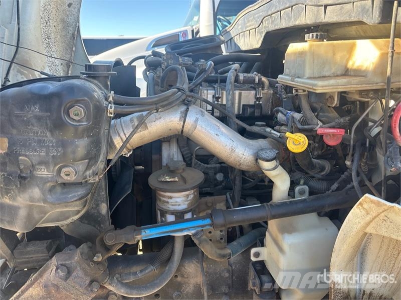 International DuraStar 4300 4x2 Cab and Chassis Cabines