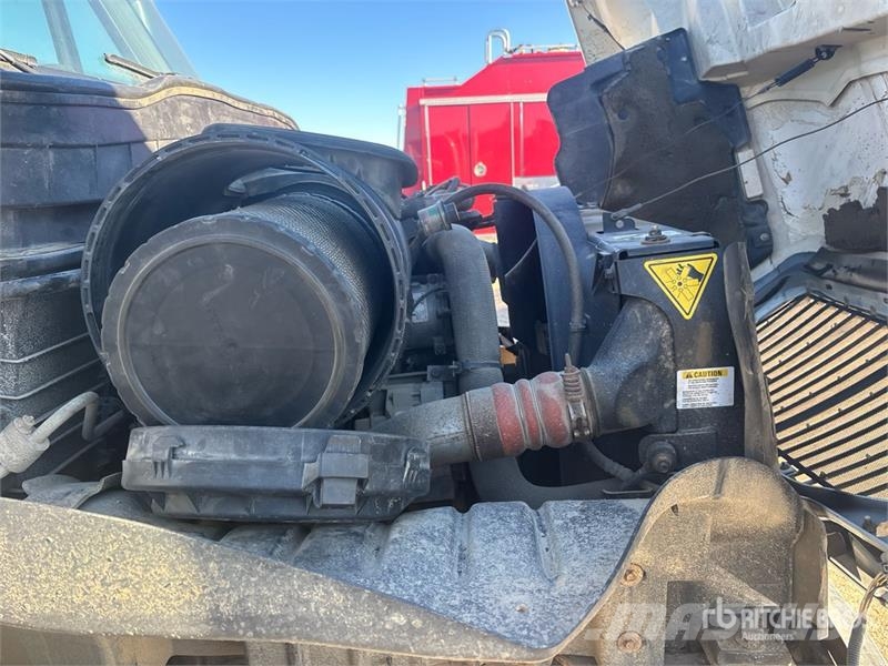 International DuraStar 4300 4x2 Cab and Chassis Cabines