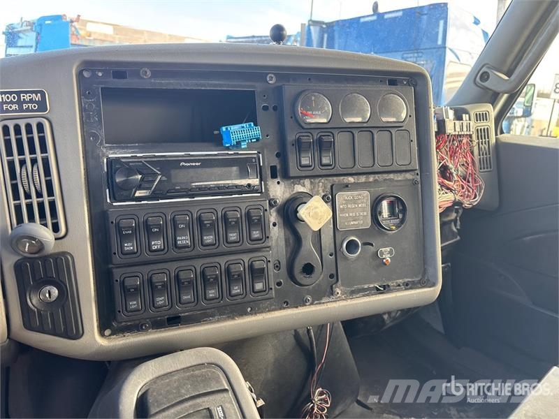 International DuraStar 4400 4x2 Cab and Chassis (Inoperable) Kabine i unutrašnjost