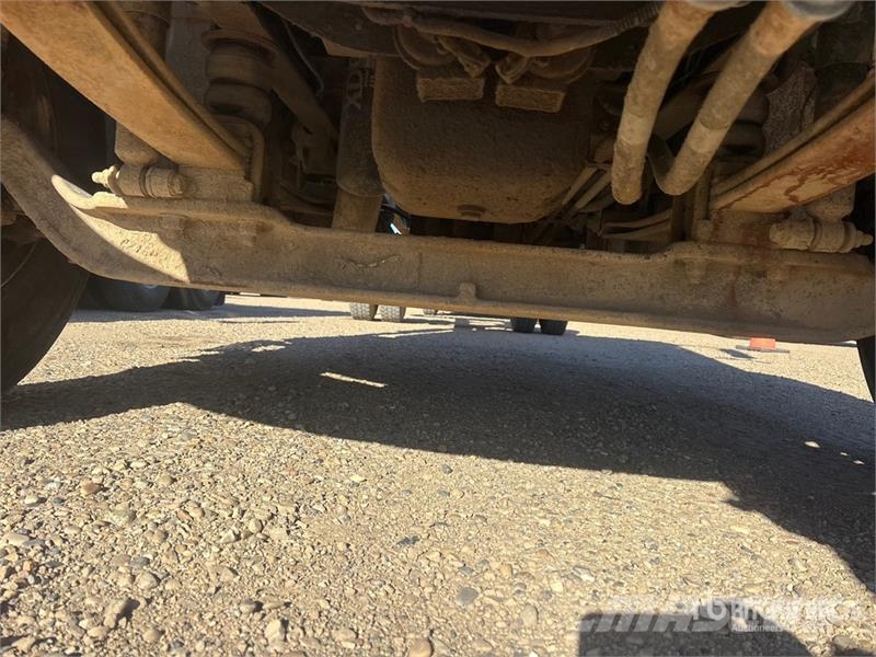 International DuraStar 4300 4x2 Cab and Chassis Cabines