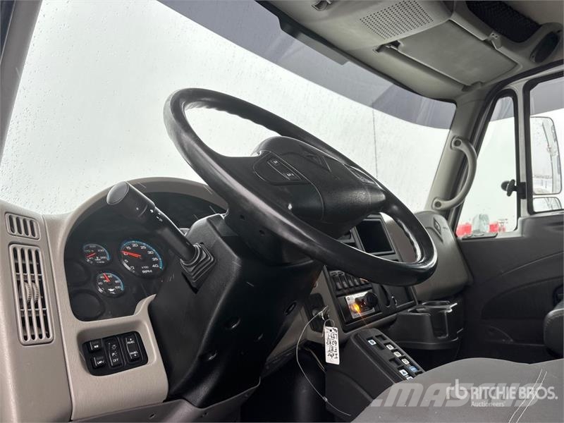 International Durastar 4300 4x2 Rollback Truck Bärgningsbilar