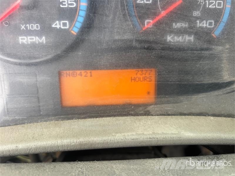 International Durastar 4300 4x2 Flatbed Truck (Inoperable) Бордови