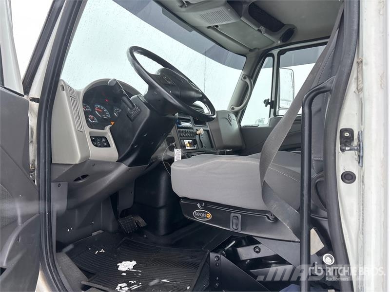 International Durastar 4300 4x2 Rollback Truck Bärgningsbilar