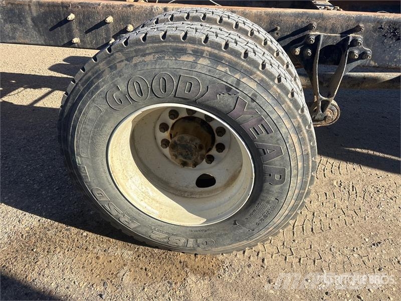 International DuraStar 4300 4x2 Cab and Chassis Cabines