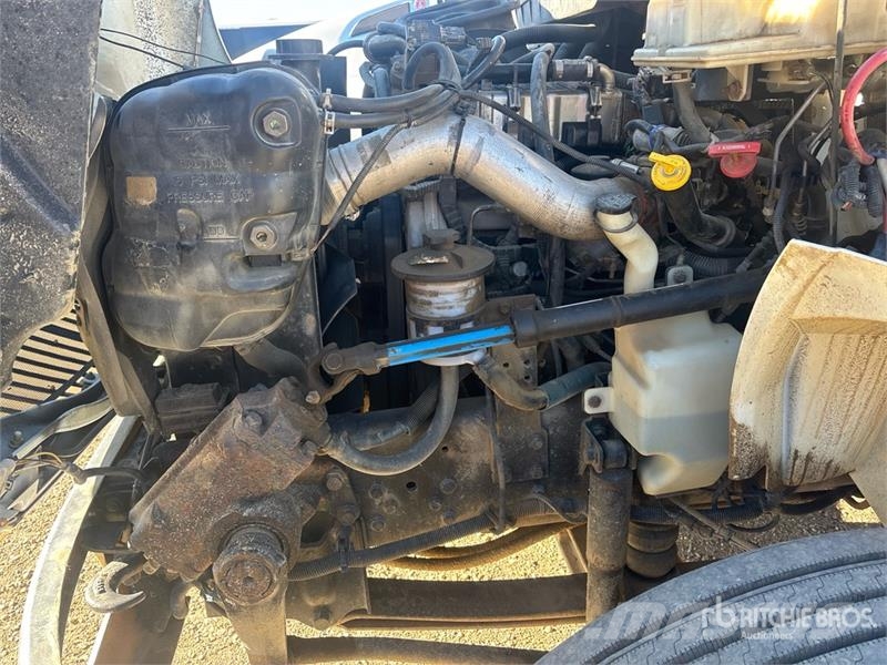 International DuraStar 4300 4x2 Cab and Chassis Cabines