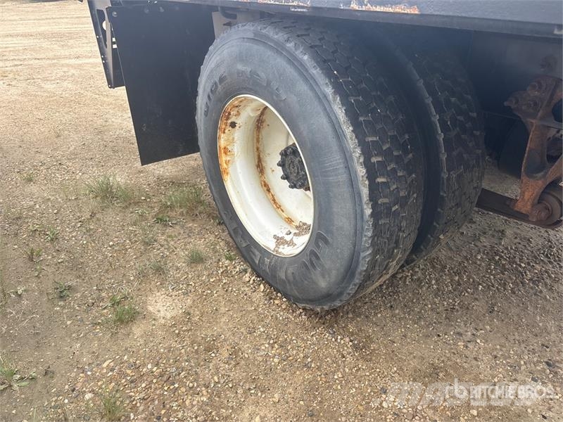 International Durastar 4300 4x2 Flatbed Truck (Inoperable) Бордови
