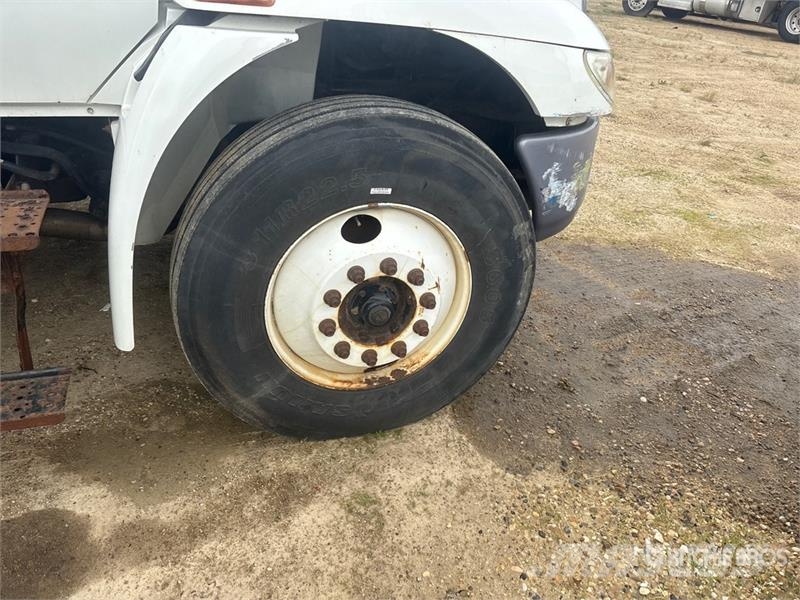 International Durastar 4300 4x2 Flatbed Truck (Inoperable) Бордови