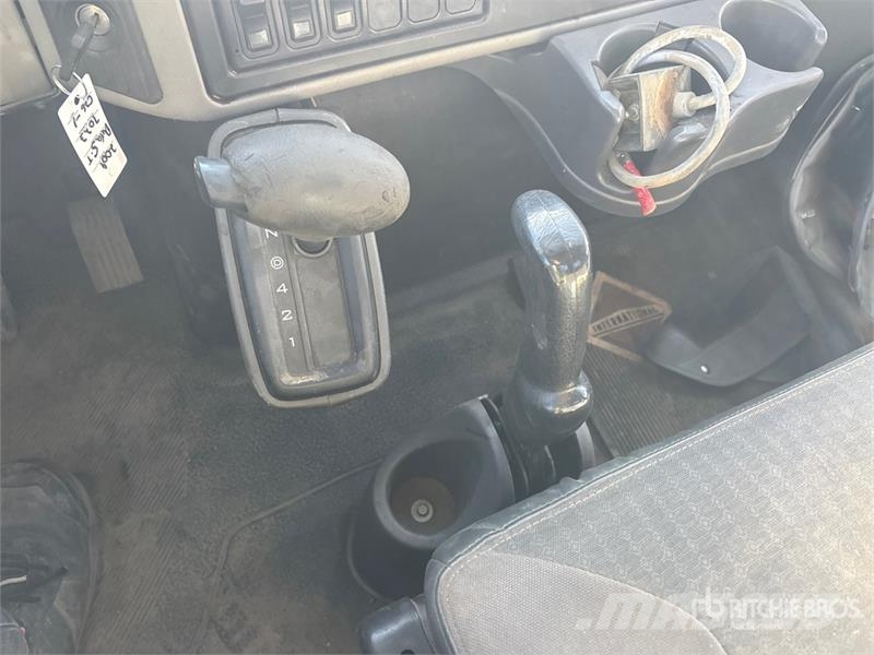 International DuraStar 4300 4x2 Cab and Chassis Cabines