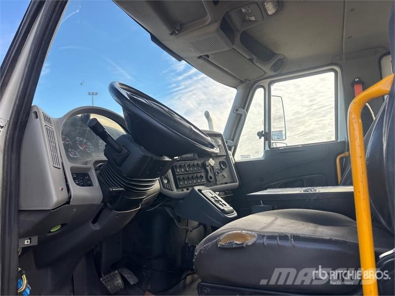 International DuraStar 4400 4x2 Cab and Chassis (Inoperable) Kabine i unutrašnjost