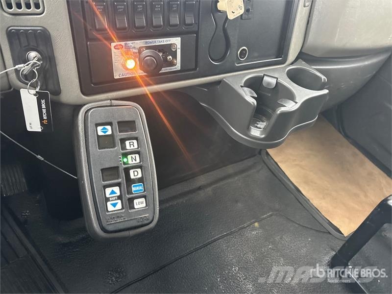 International Durastar 4300 4x2 Rollback Truck Bärgningsbilar