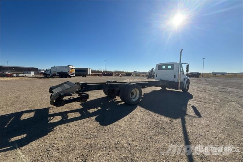International DuraStar 4300 4x2 Cab and Chassis Cabines