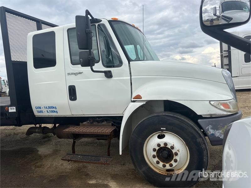 International Durastar 4300 4x2 Flatbed Truck (Inoperable) Бордови
