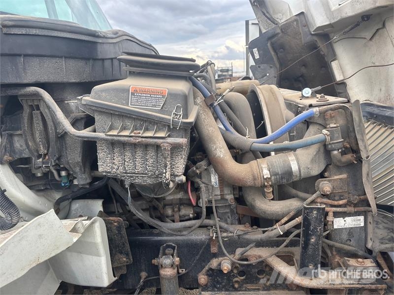 International Durastar 4300 4x2 Flatbed Truck (Inoperable) Бордови