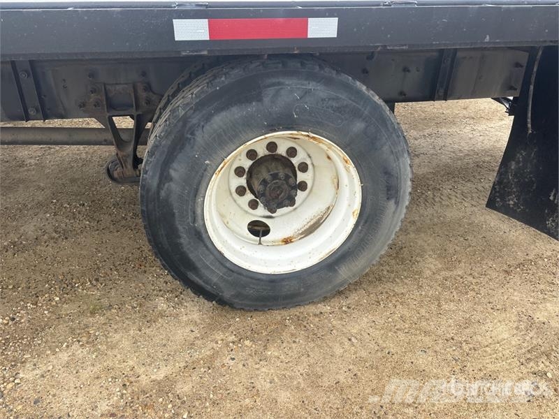 International Durastar 4300 4x2 Flatbed Truck (Inoperable) Бордови
