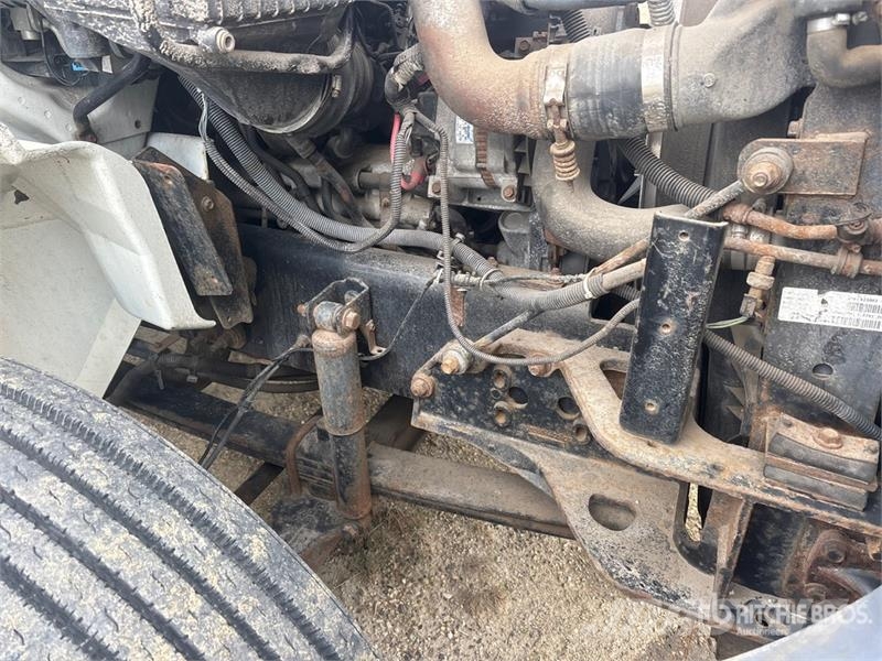 International Durastar 4300 4x2 Flatbed Truck (Inoperable) Бордови