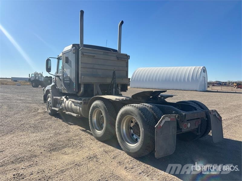 International DuraStar 4300 4x2 Cab and Chassis Cabines
