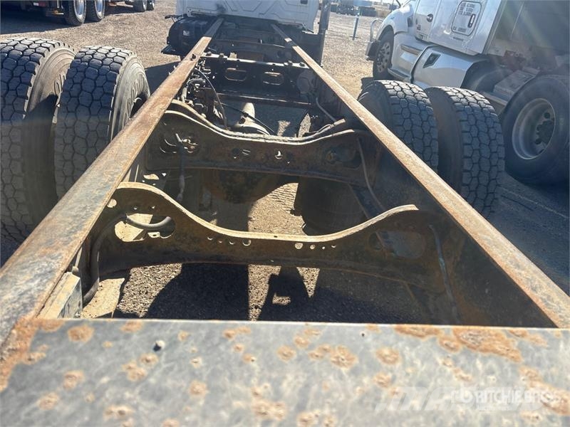 International DuraStar 4300 4x2 Cab and Chassis Cabines