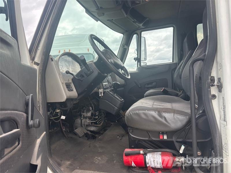 International Durastar 4300 4x2 Flatbed Truck (Inoperable) Бордови