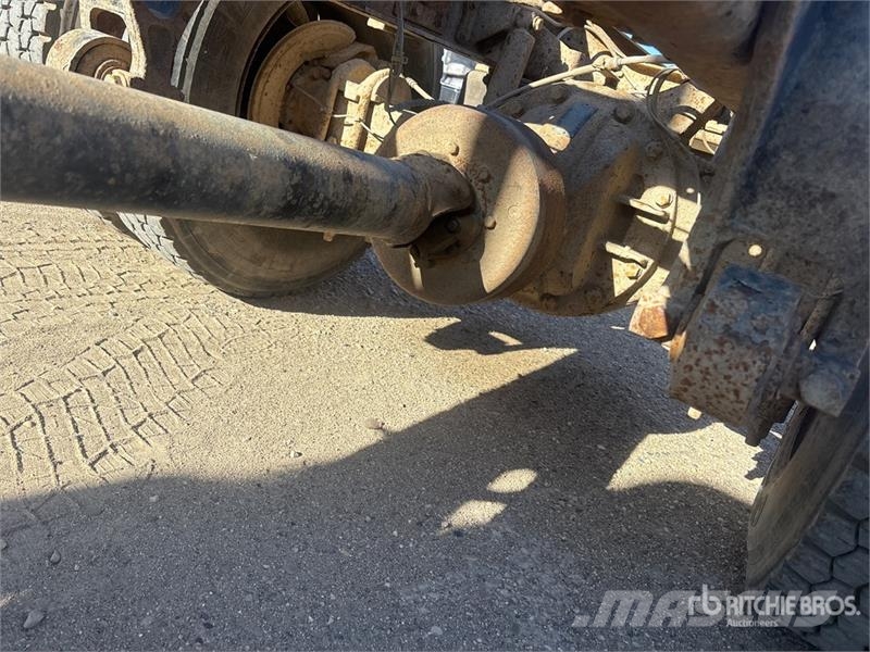 International DuraStar 4300 4x2 Cab and Chassis Cabines
