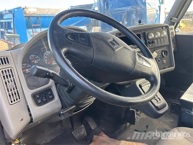 International DuraStar 4400 4x2 Cab and Chassis (Inoperable) Kabine i unutrašnjost
