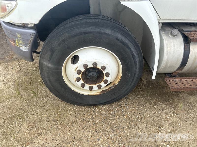 International Durastar 4300 4x2 Flatbed Truck (Inoperable) Бордови