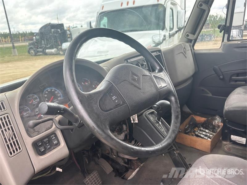 International Durastar 4300 4x2 Flatbed Truck (Inoperable) Бордови