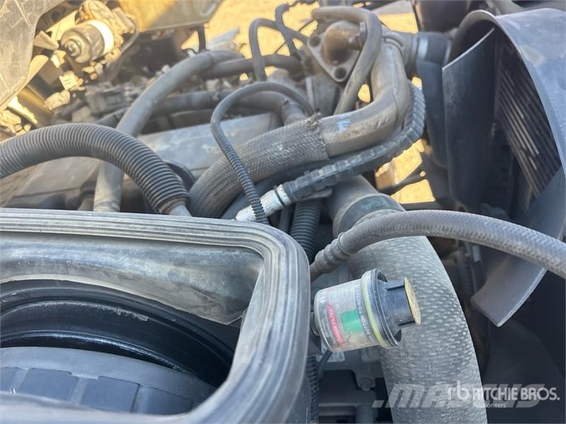 International DuraStar 4300 4x2 Cab and Chassis Cabines