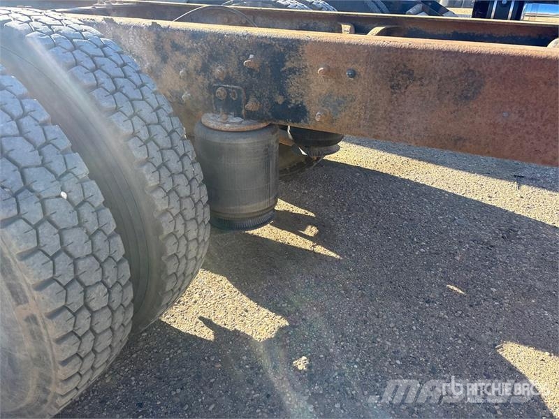 International DuraStar 4300 4x2 Cab and Chassis Cabines
