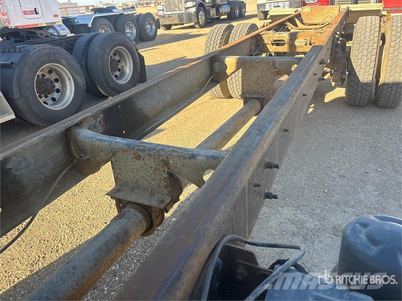 International DuraStar 4300 4x2 Cab and Chassis Cabines