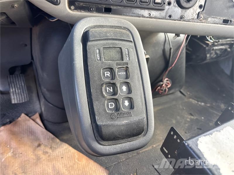 International DuraStar 4400 4x2 Cab and Chassis (Inoperable) Kabine i unutrašnjost