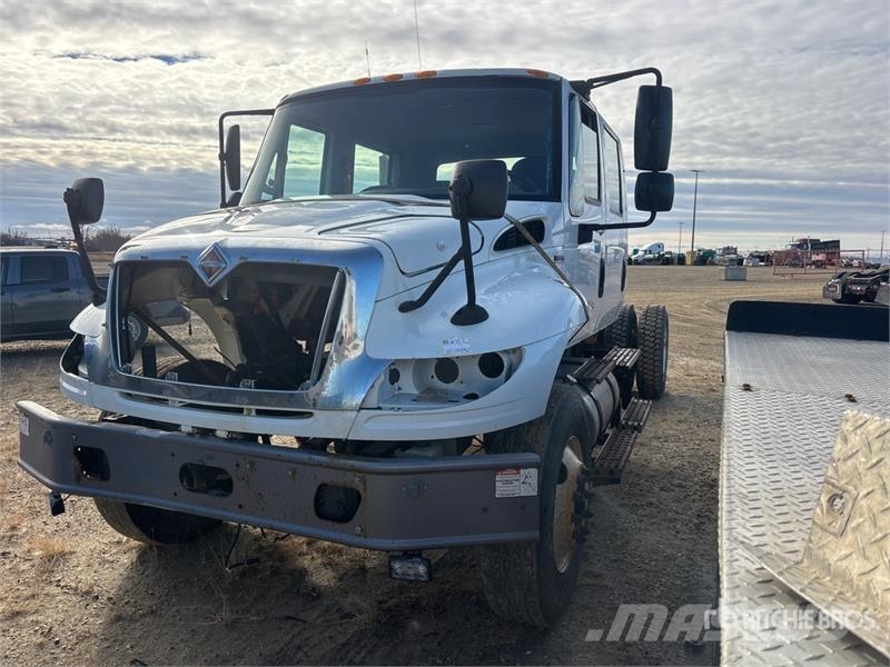 International DuraStar 4400 4x2 Cab and Chassis (Inoperable) Kabine i unutrašnjost