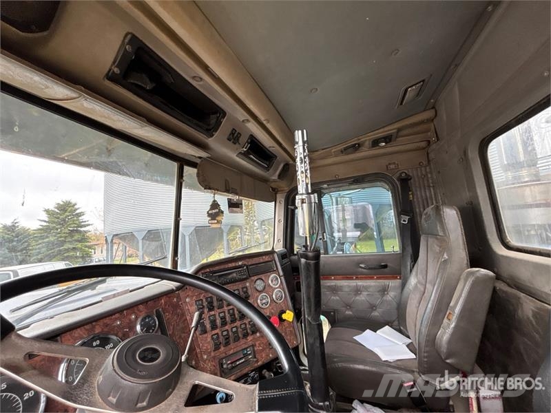 International Eagle 8x6 Tri/A Day Cab Truck Tractor Trekkvogner