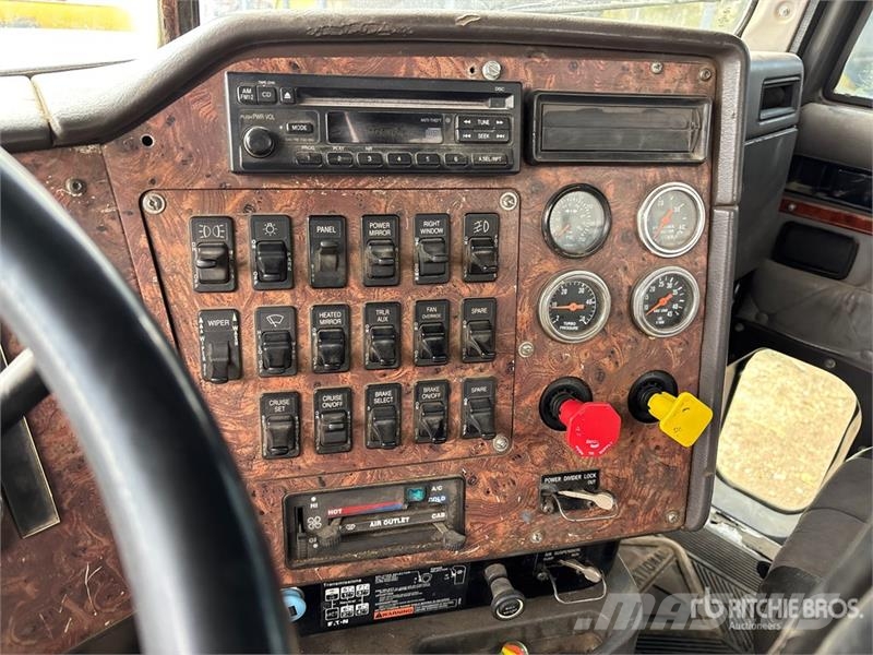 International Eagle 8x6 Tri/A Day Cab Truck Tractor Trekkvogner
