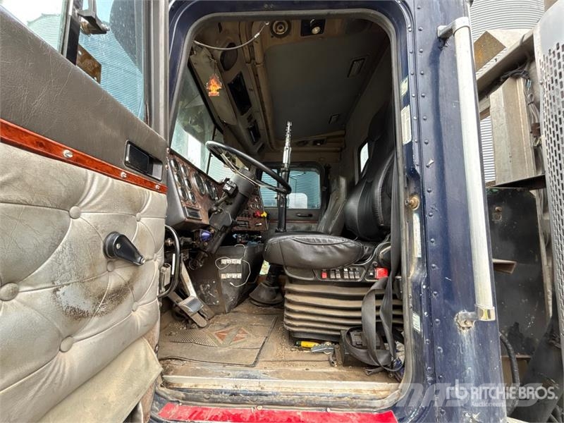 International Eagle 8x6 Tri/A Day Cab Truck Tractor Trekkvogner