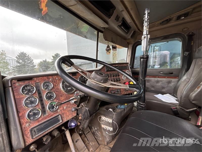International Eagle 8x6 Tri/A Day Cab Truck Tractor Trekkvogner