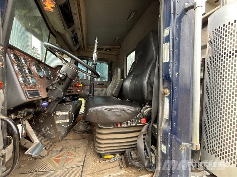 International Eagle 8x6 Tri/A Day Cab Truck Tractor Trekkvogner