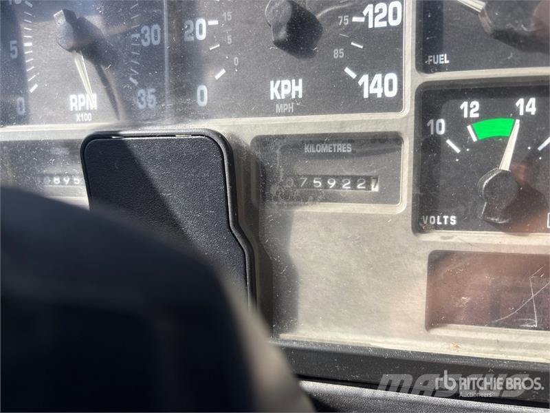 International F-2554 Кабины