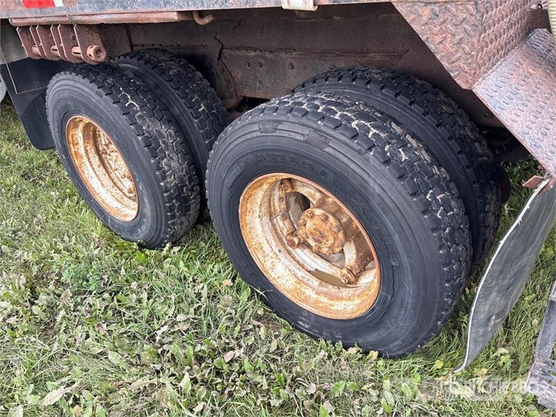 International F4270 6x4 Flatbed Truck شاحنات مسطحة/مفصلية الجوانب