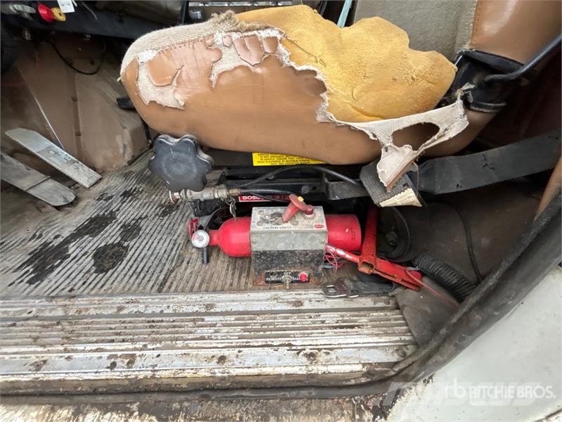 International F4270 6x4 Flatbed Truck شاحنات مسطحة/مفصلية الجوانب