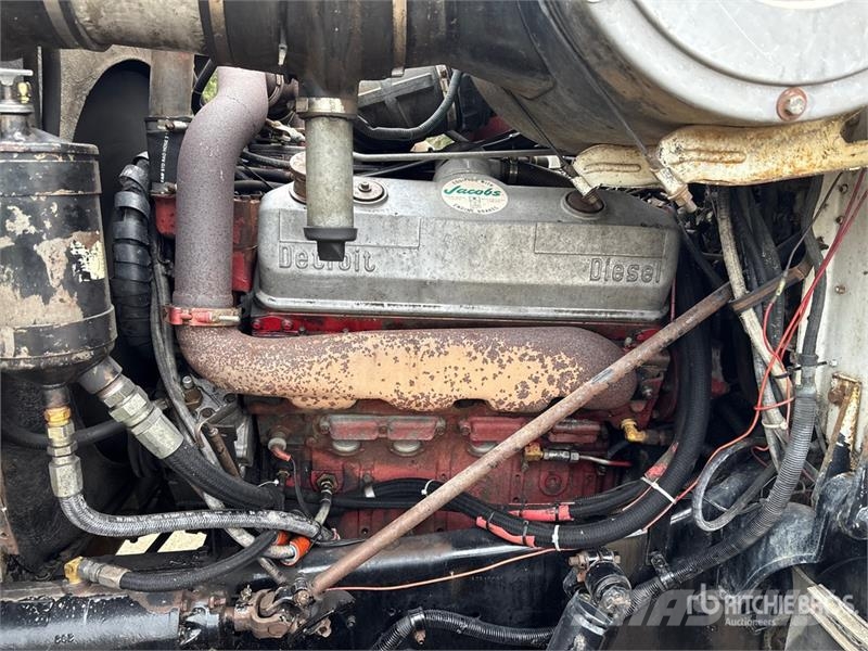 International F4270 6x4 Flatbed Truck شاحنات مسطحة/مفصلية الجوانب