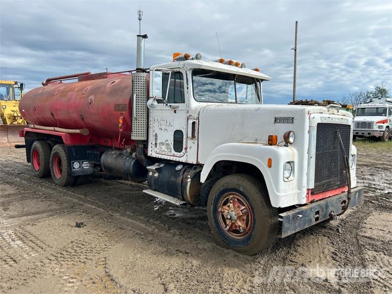 International F4370 6x4 Water Truck صهاريج مياه