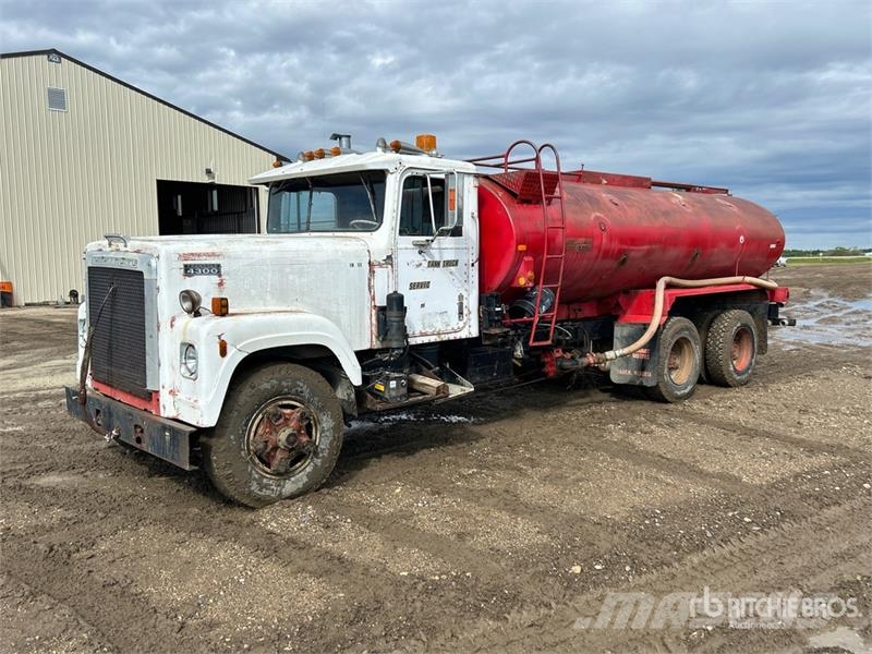 International F4370 6x4 Water Truck صهاريج مياه