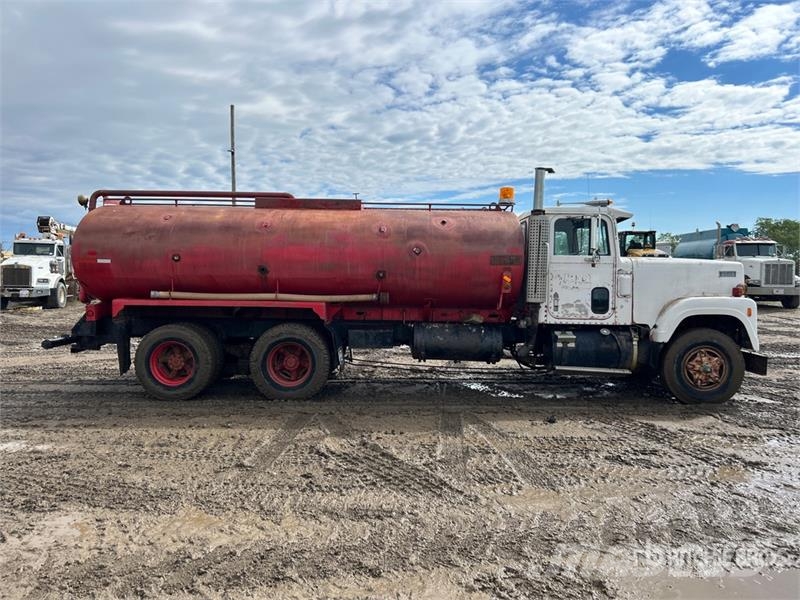 International F4370 6x4 Water Truck صهاريج مياه