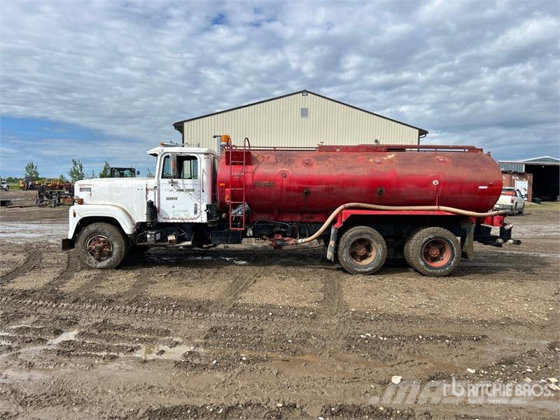 International F4370 6x4 Water Truck صهاريج مياه