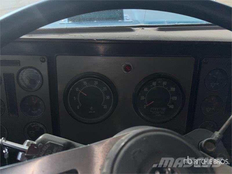 International F9370 Βυτία νερού