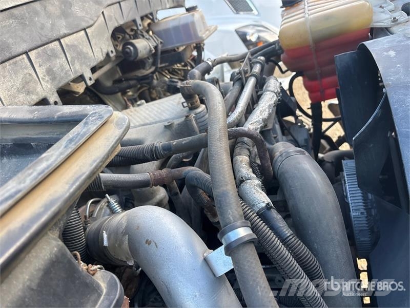 International Fassi F80A.24 7826 lb Knuckle Boom on Internation Kraanaga veokid