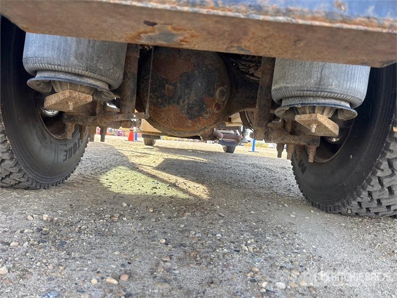International Fassi F80A.24 7826 lb Knuckle Boom on Internation Kraanaga veokid