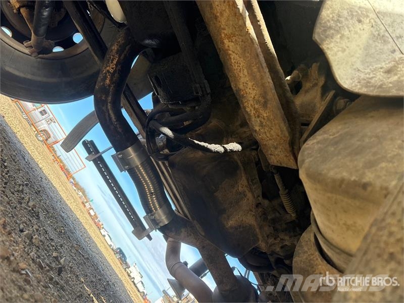 International Fassi F80A.24 7826 lb Knuckle Boom on Internation Kraanaga veokid